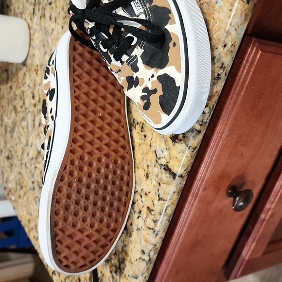 Vans - Picture 2 of 4